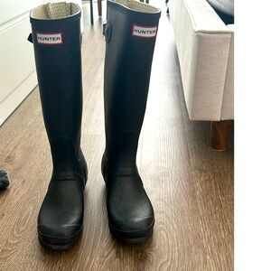Hunter rain ☔️ boots, and 2 pairs of hunter’s socks